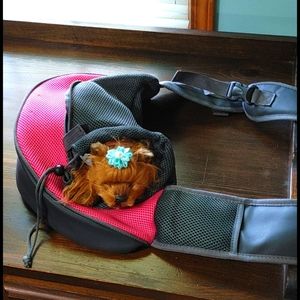 Pet shoulder carrier